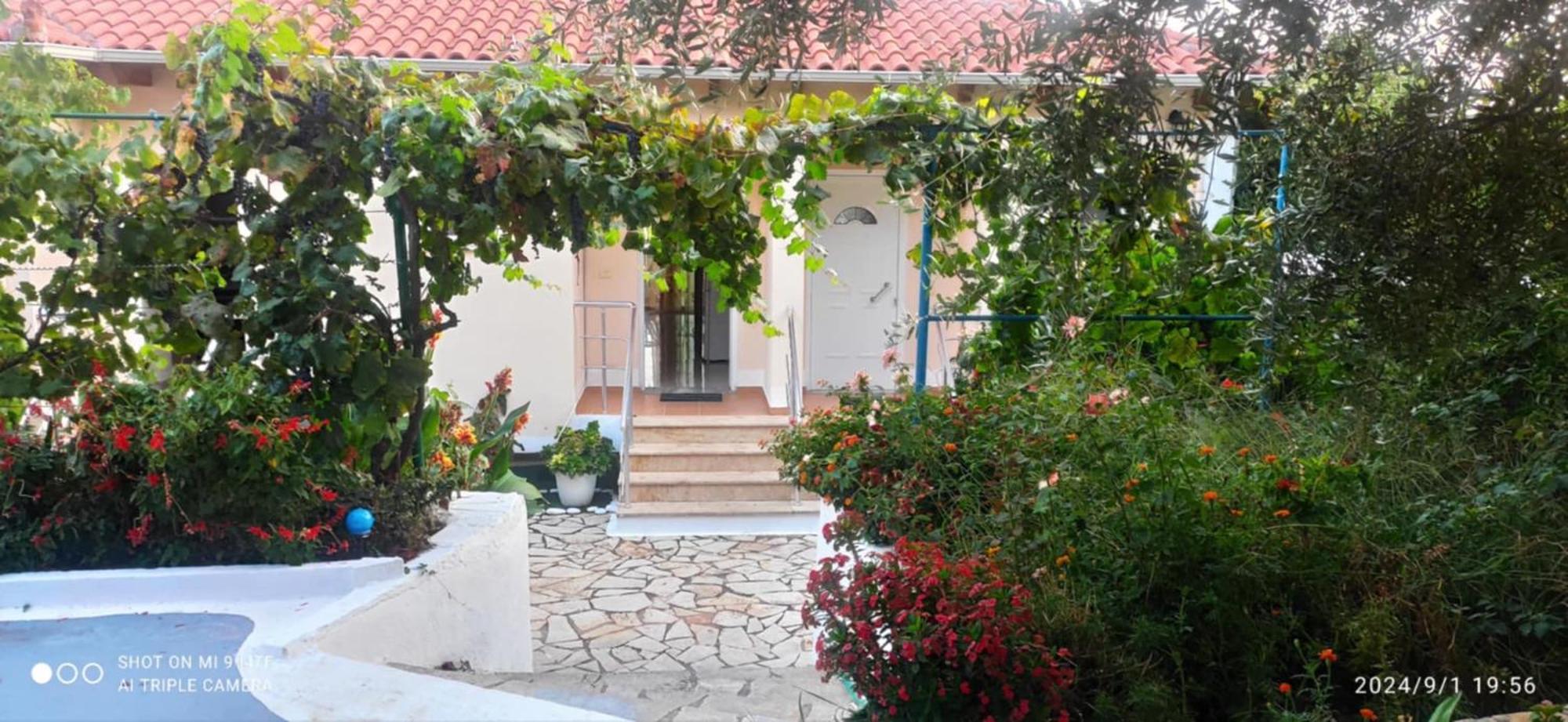 Vasil Rooms Lukovë Екстериор снимка