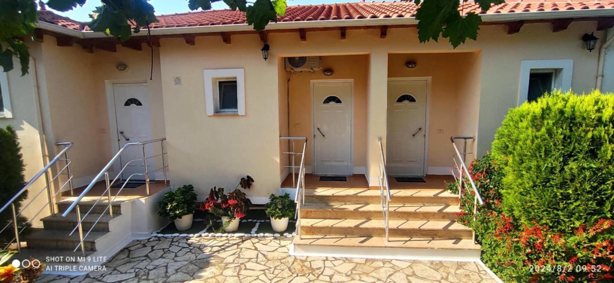 Vasil Rooms Lukovë Екстериор снимка